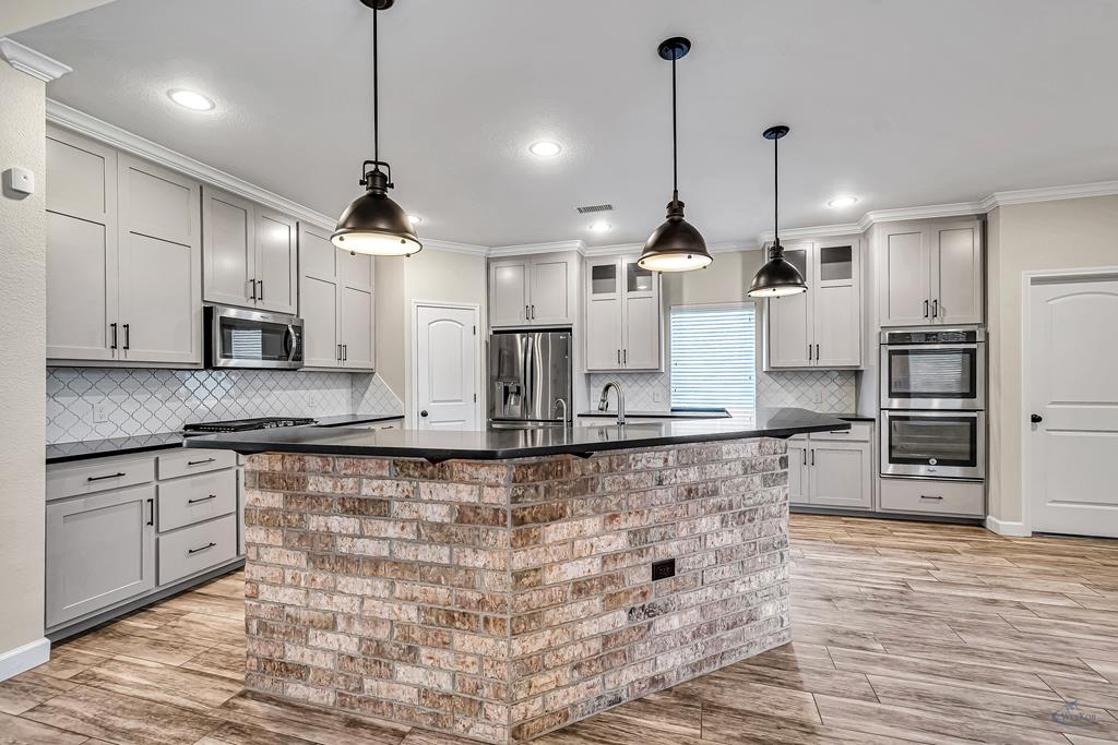 6104 Turtle Creek Rd