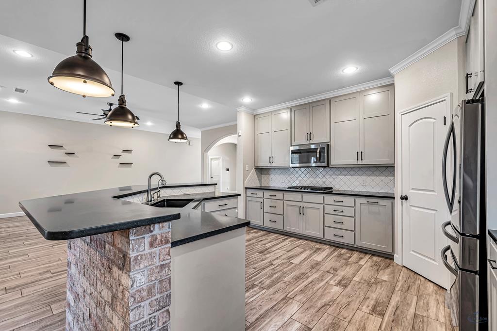 6104 Turtle Creek Rd