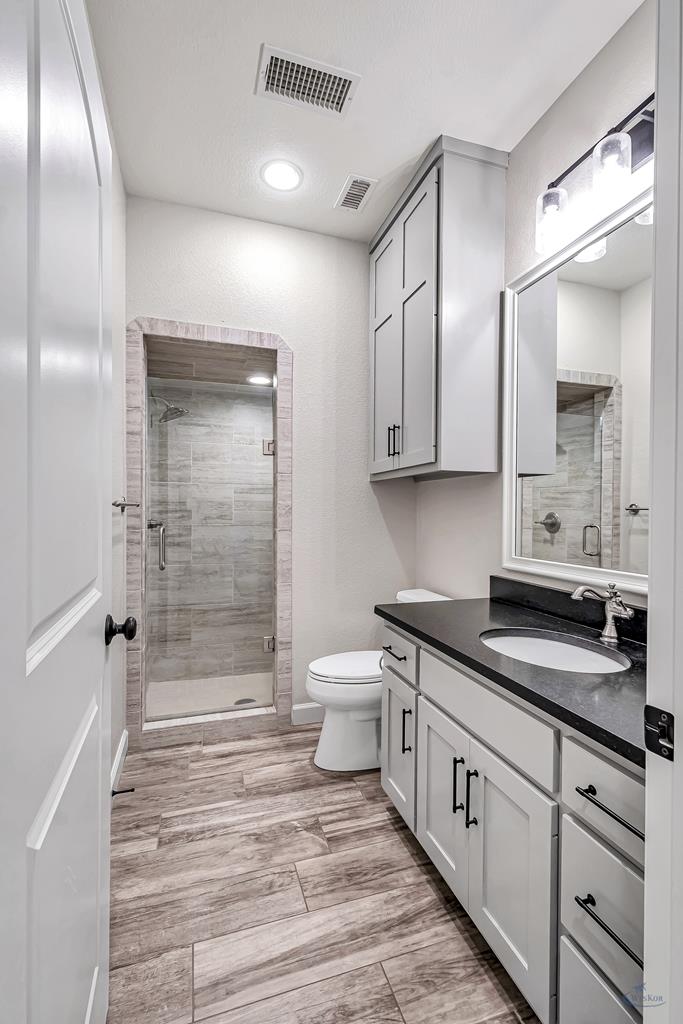 6104 Turtle Creek Rd