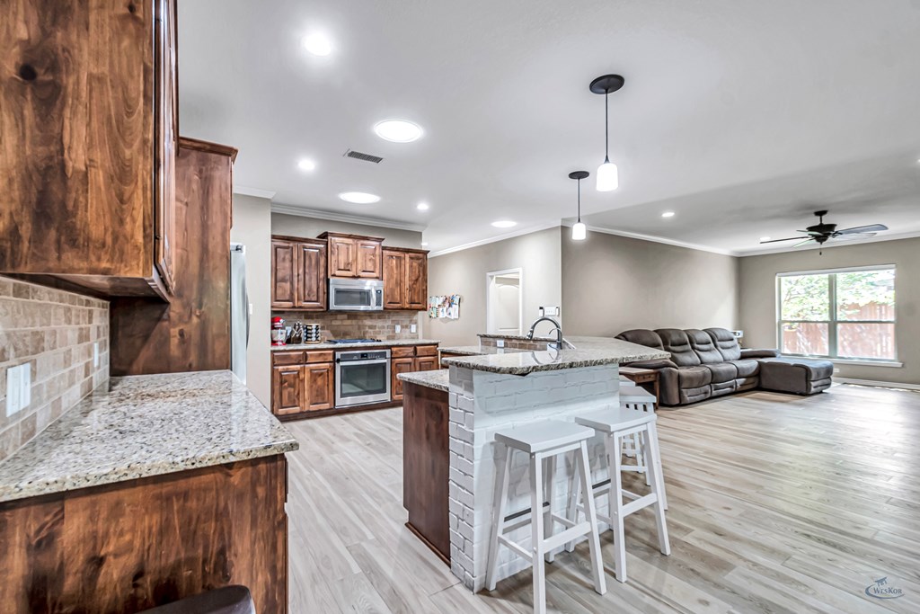 6012 Pedernales
