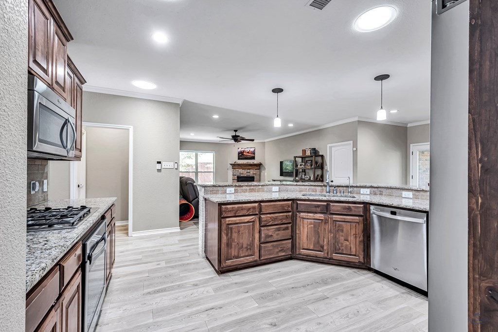 6012 Pedernales