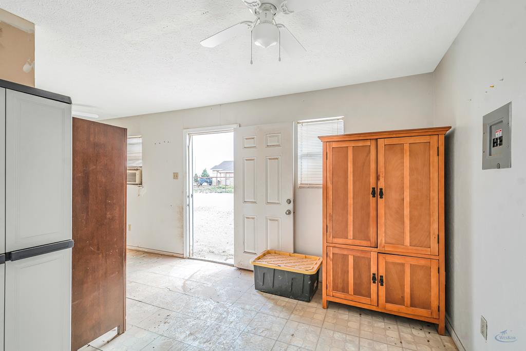 6114 Hwy 80E