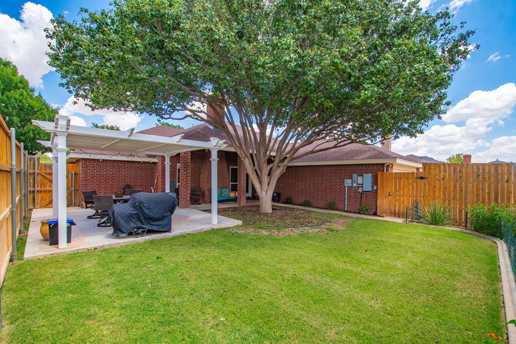 6005 Little John Ln