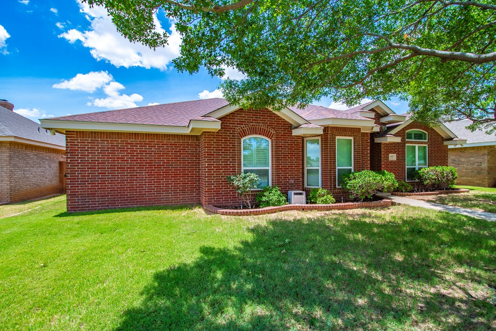 6005 Little John Ln