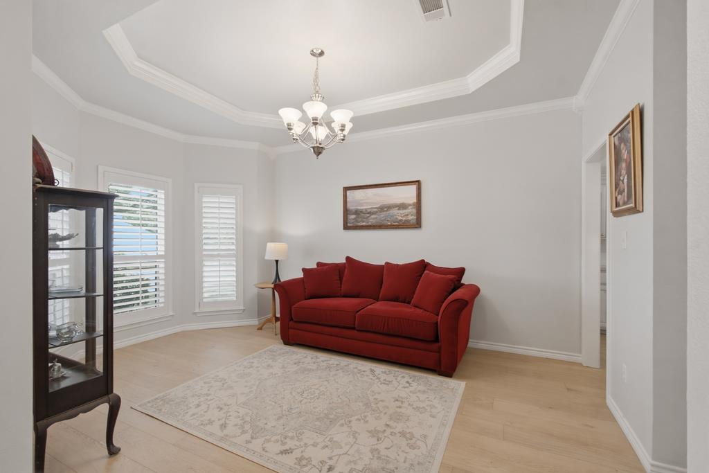 6005 Little John Ln