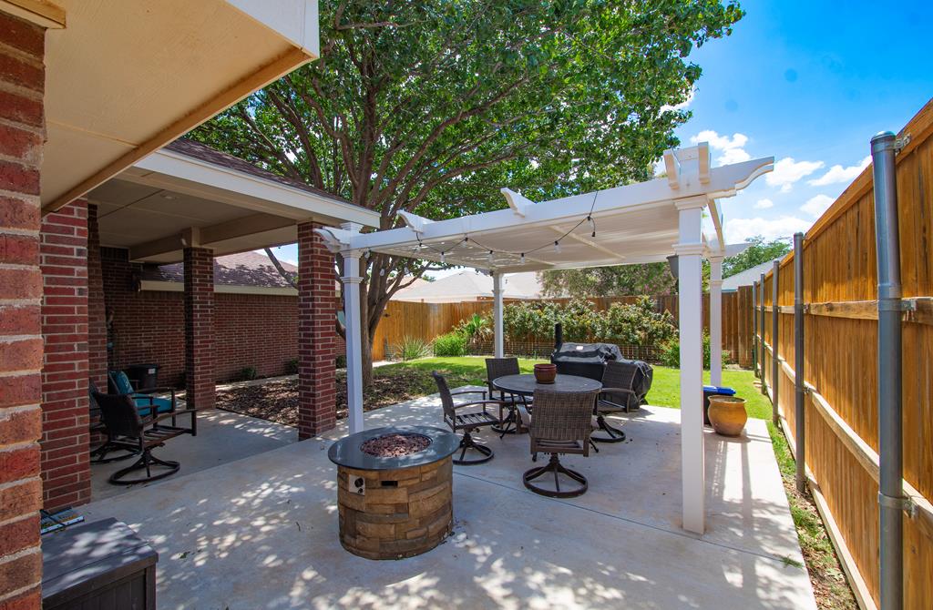 6005 Little John Ln