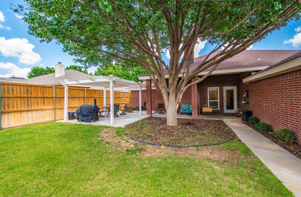 6005 Little John Ln