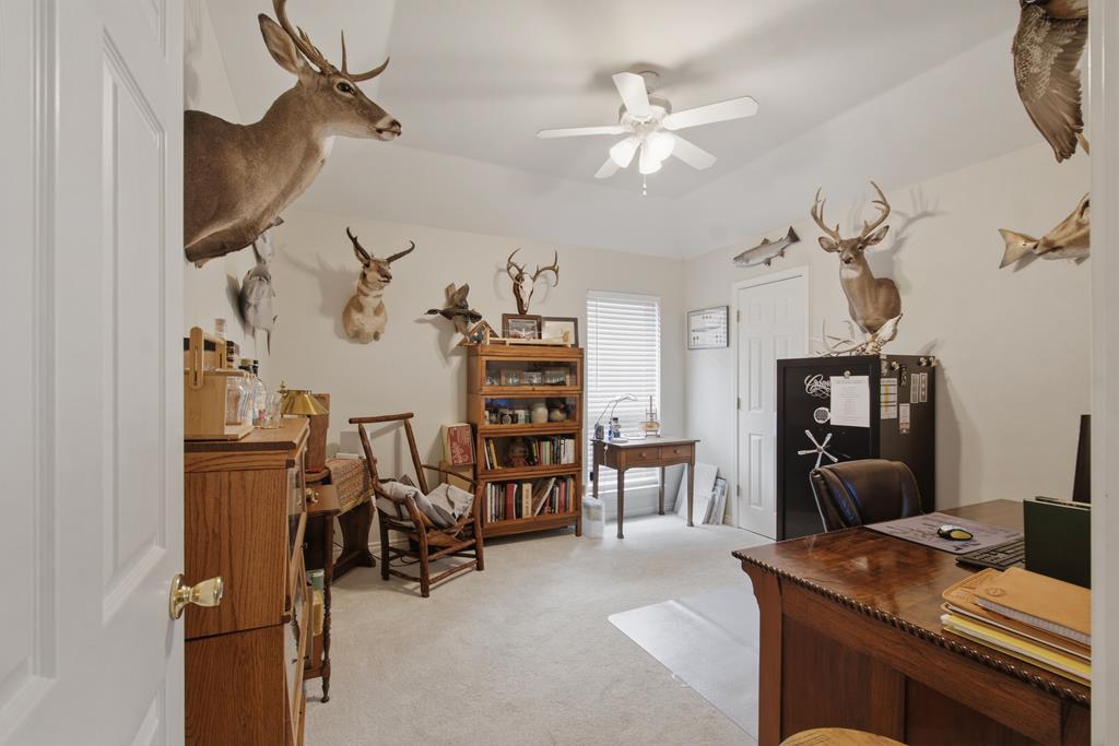 6005 Little John Ln