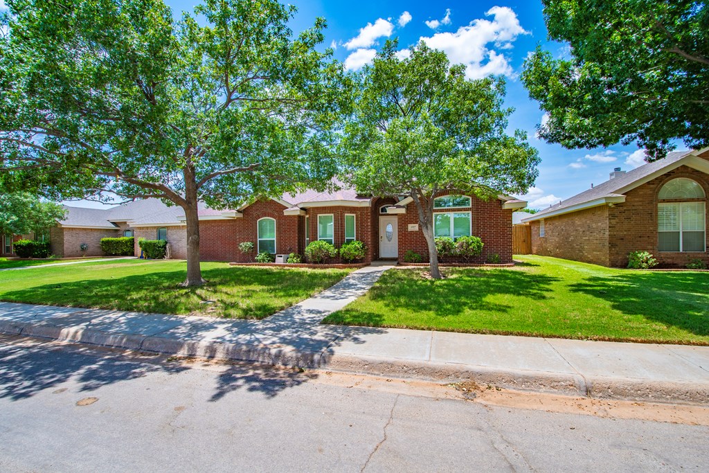 6005 Little John Ln