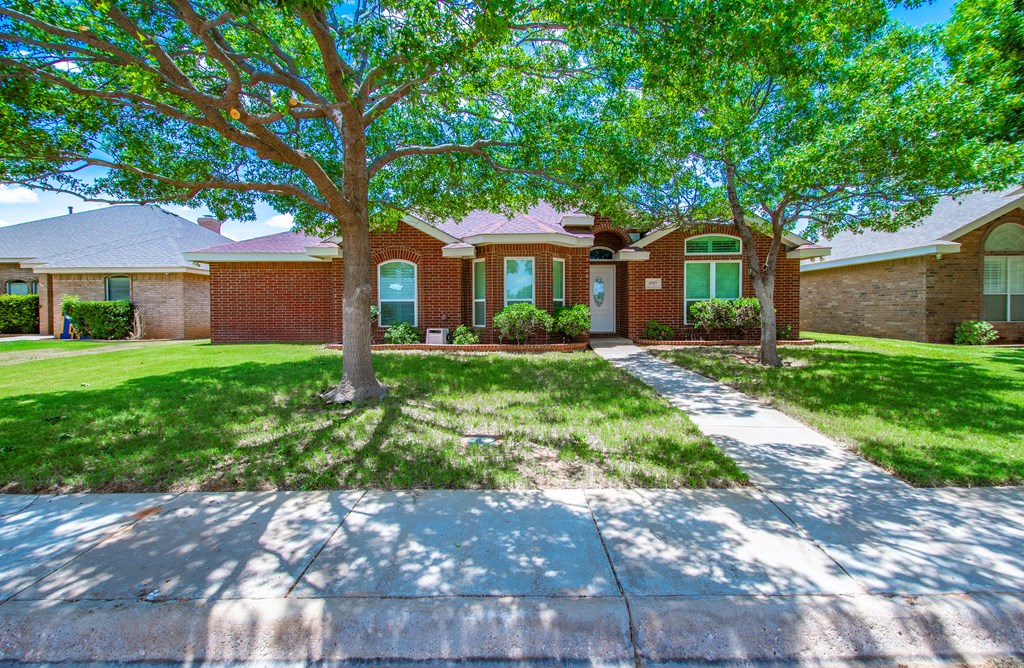 6005 Little John Ln