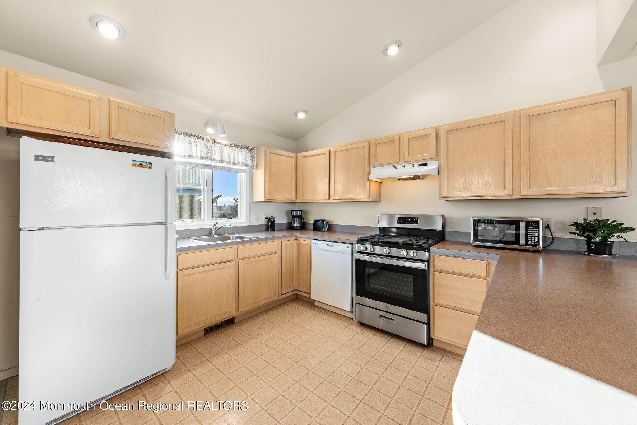 14 W 3rd Street