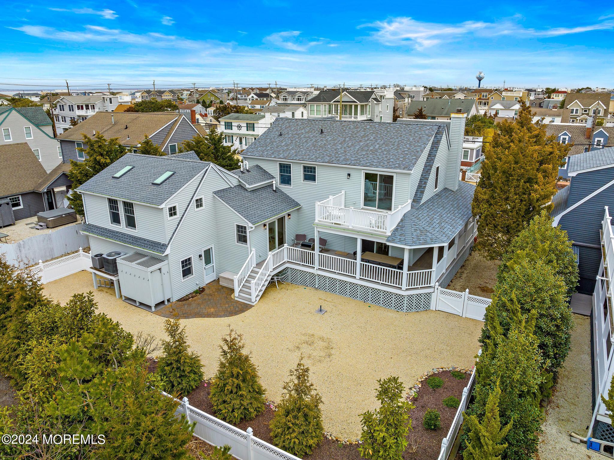 10 E Nebraska Avenue