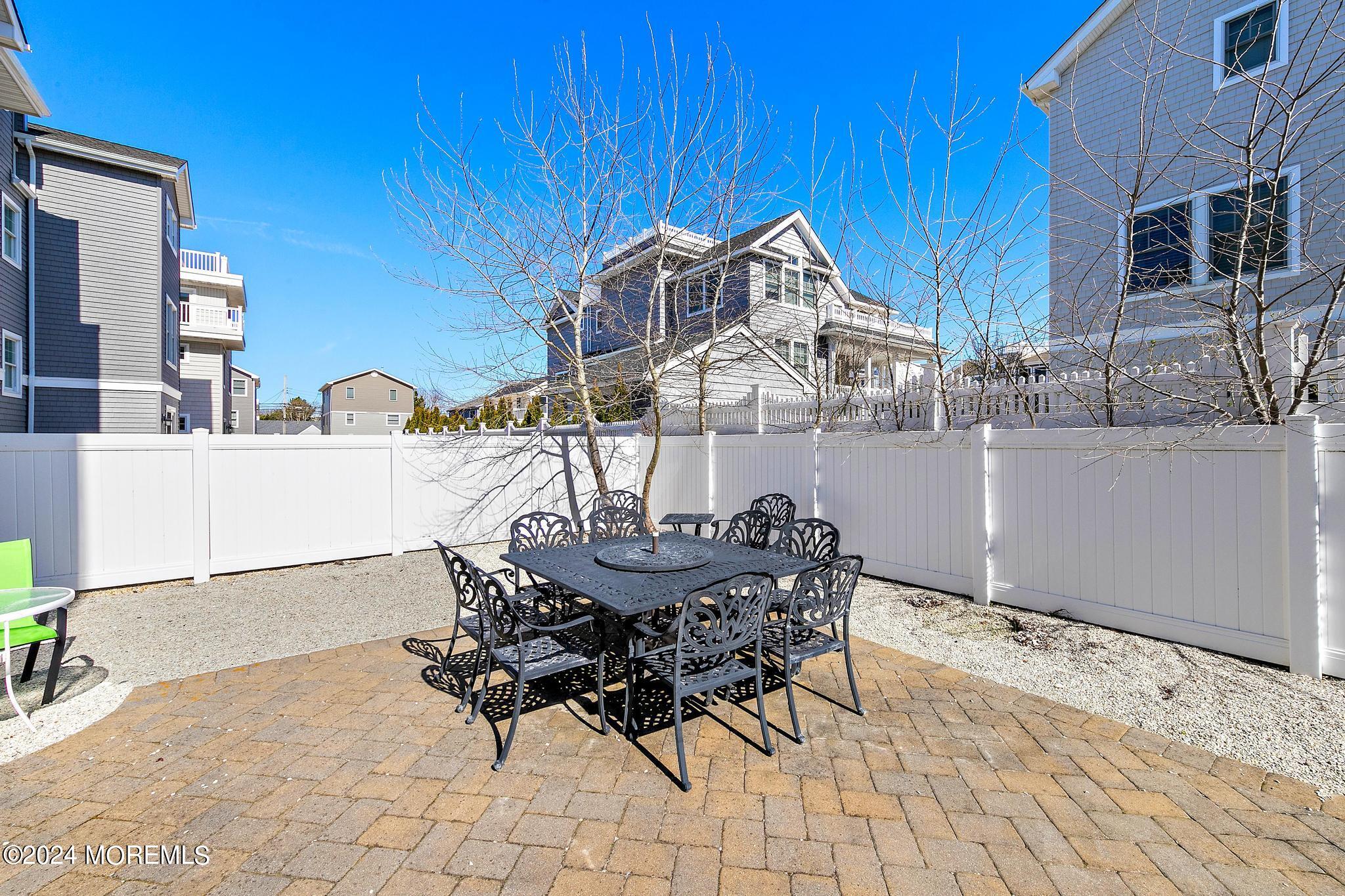 119 E Lillie Avenue