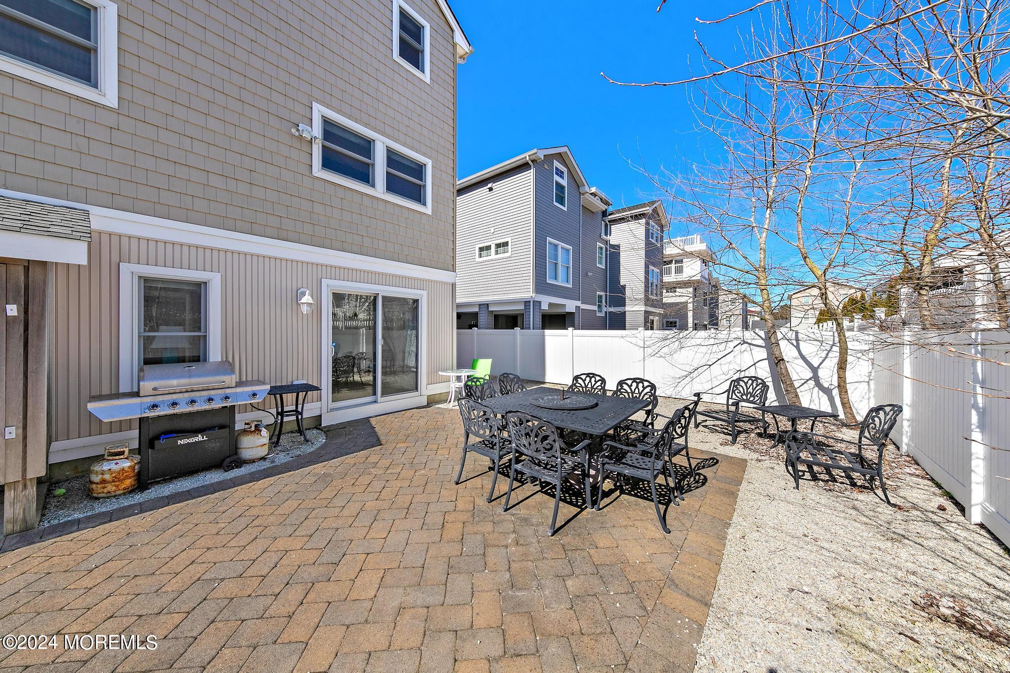119 E Lillie Avenue