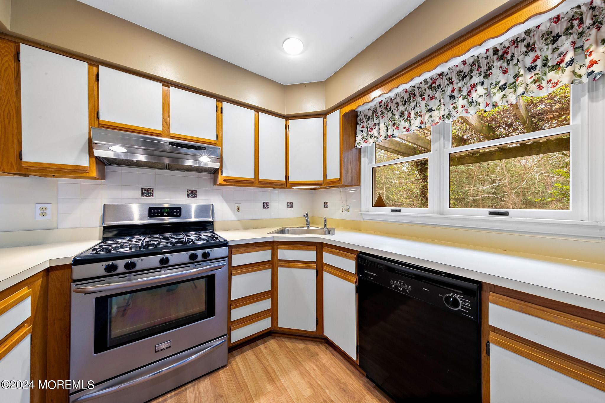 24 Schooner Court