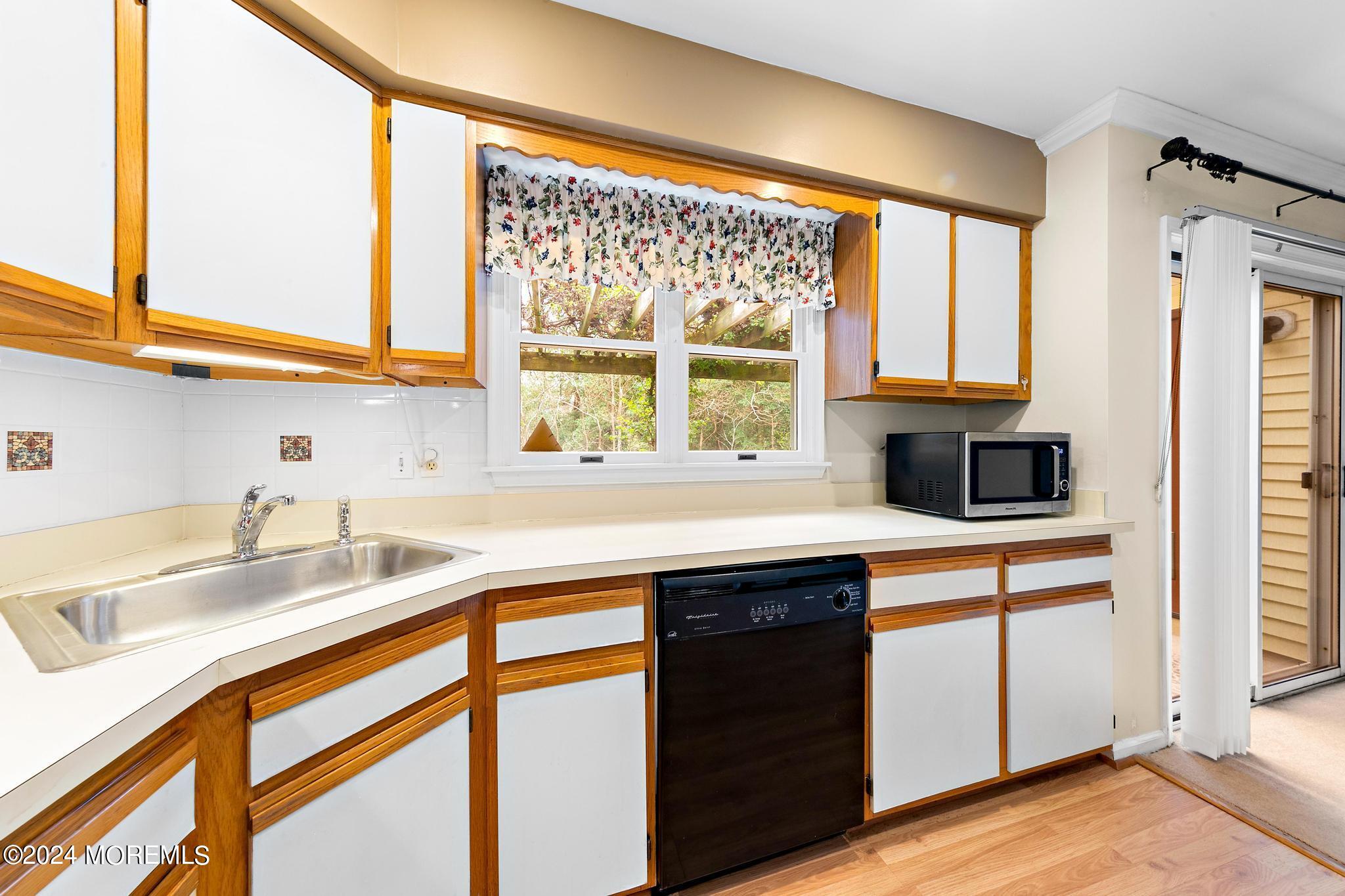 24 Schooner Court