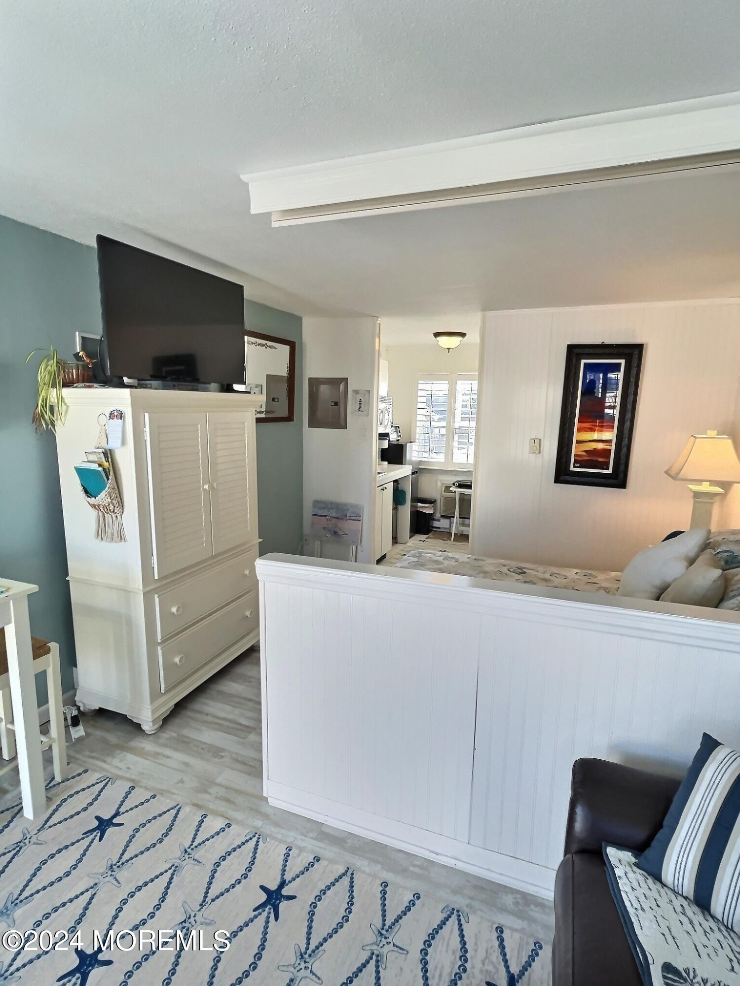 8501 Long Beach Boulevard, 10