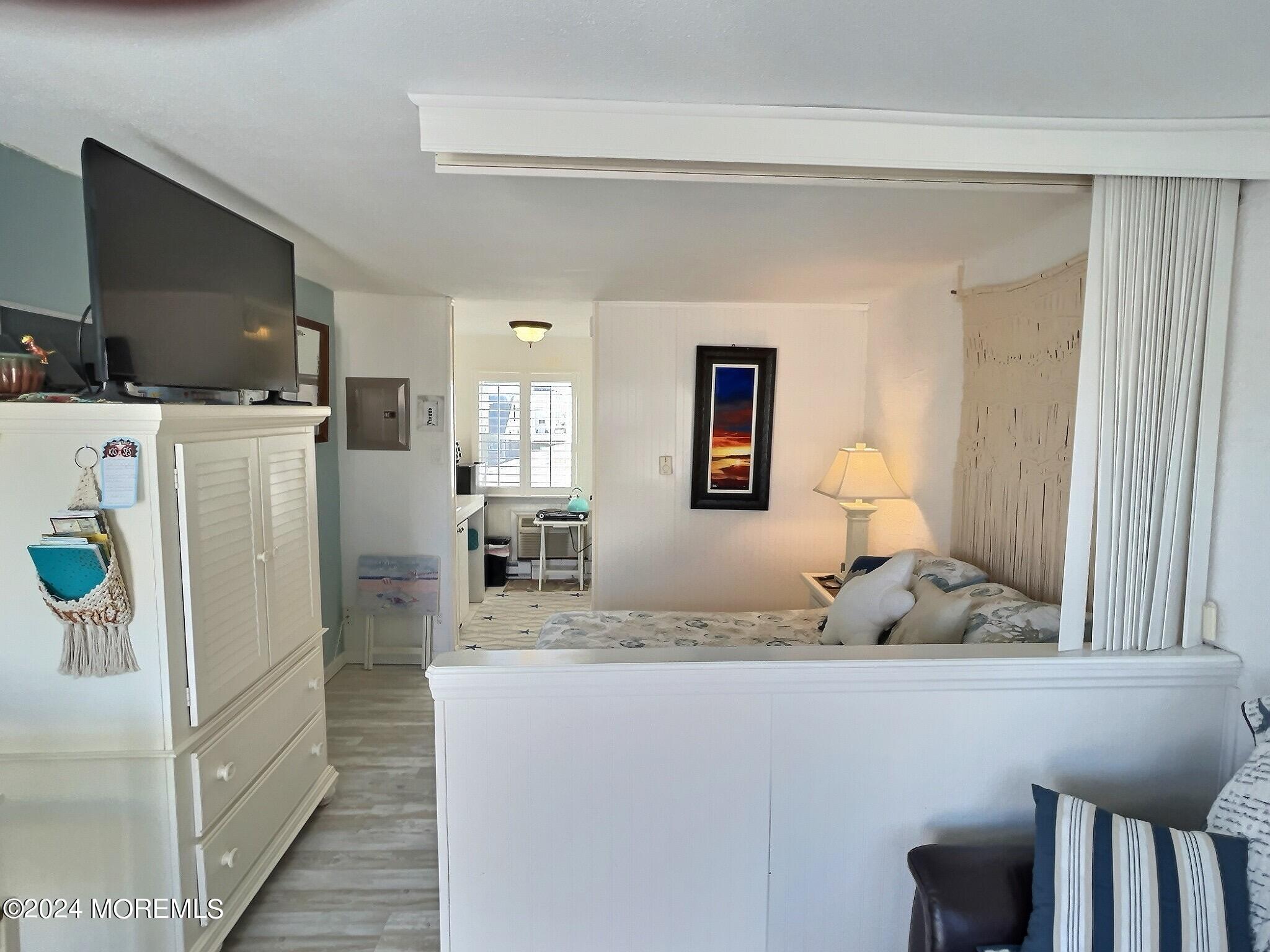 8501 Long Beach Boulevard, 10