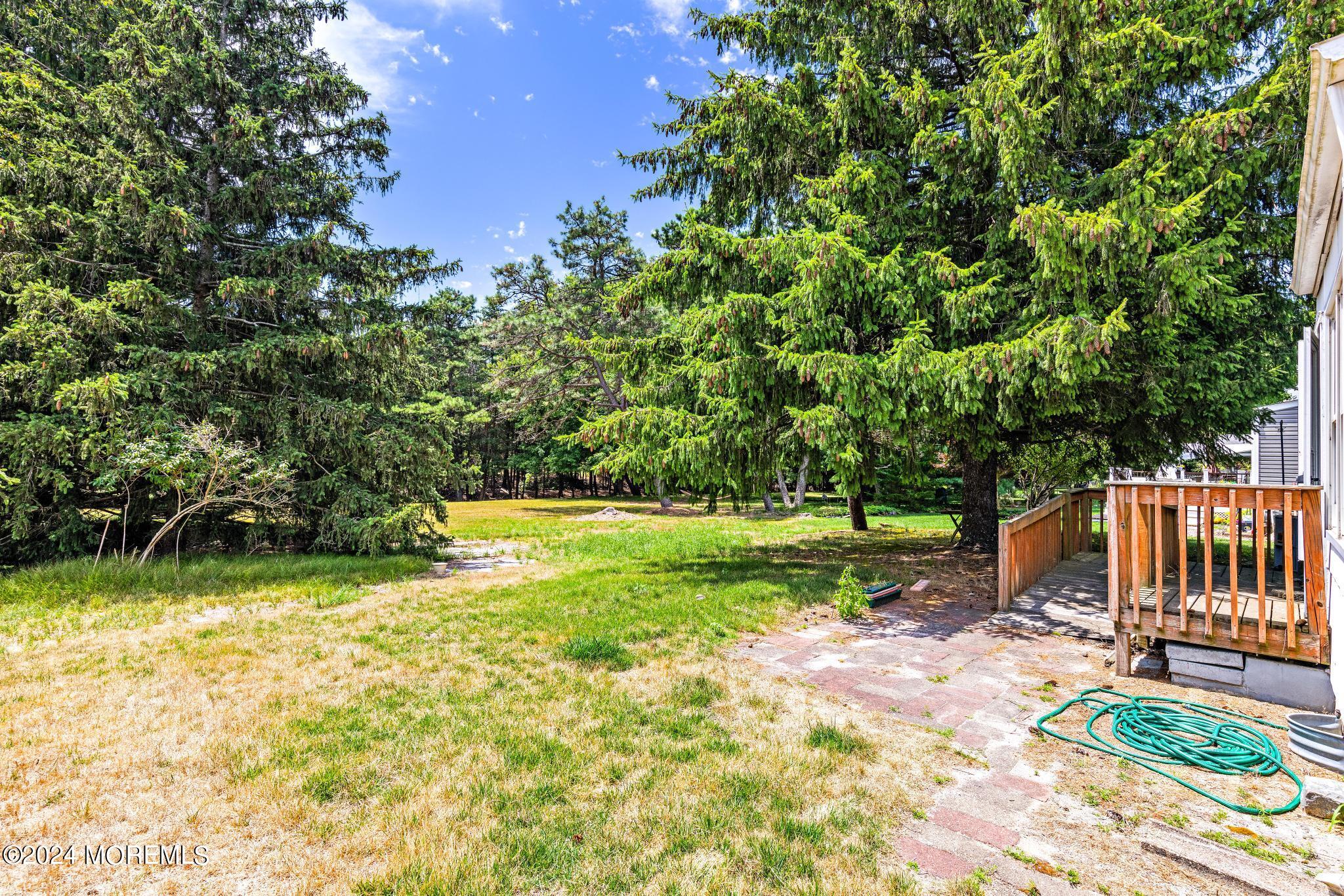 1141 Edgebrook Drive S