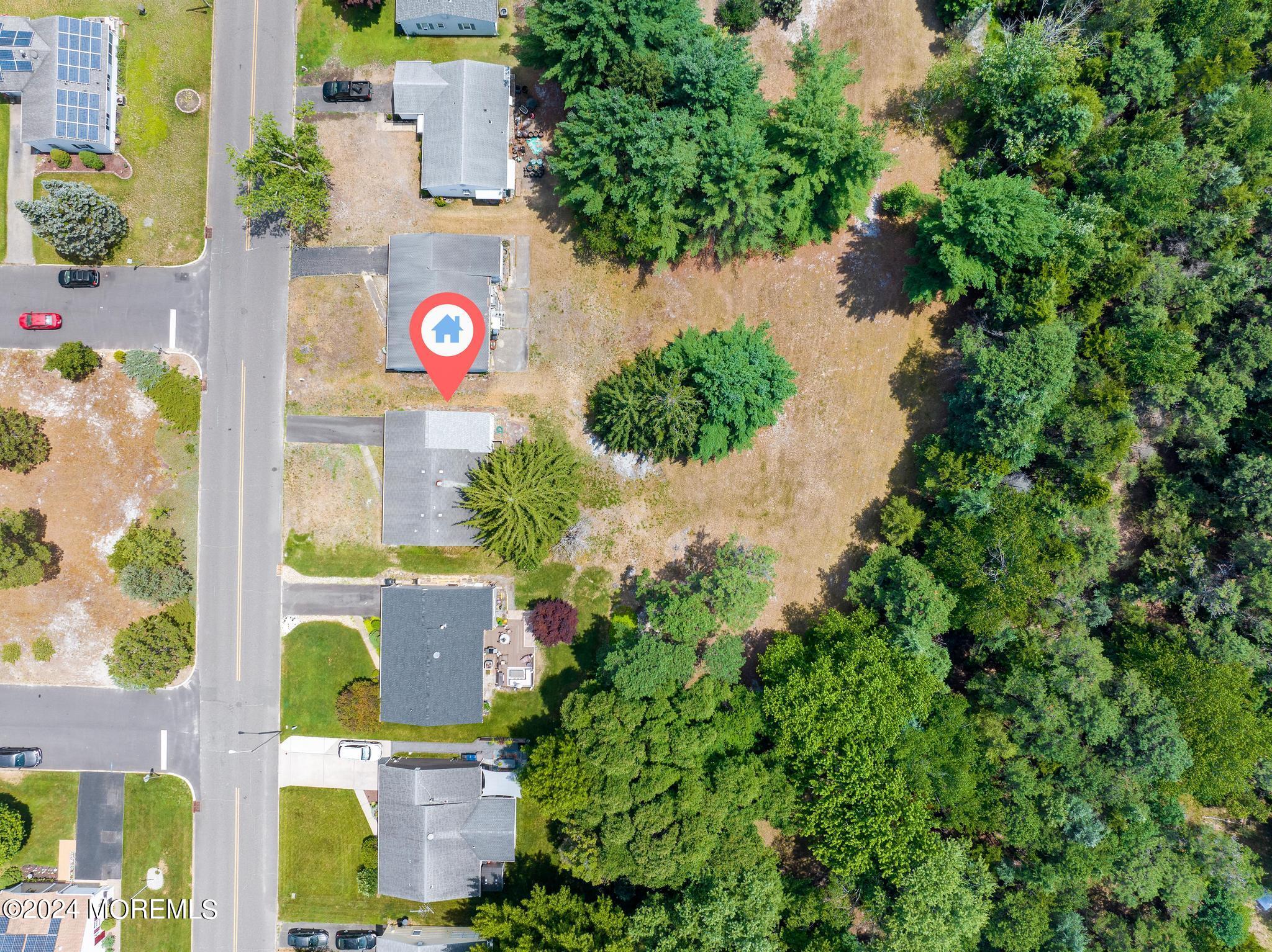 1141 Edgebrook Drive S