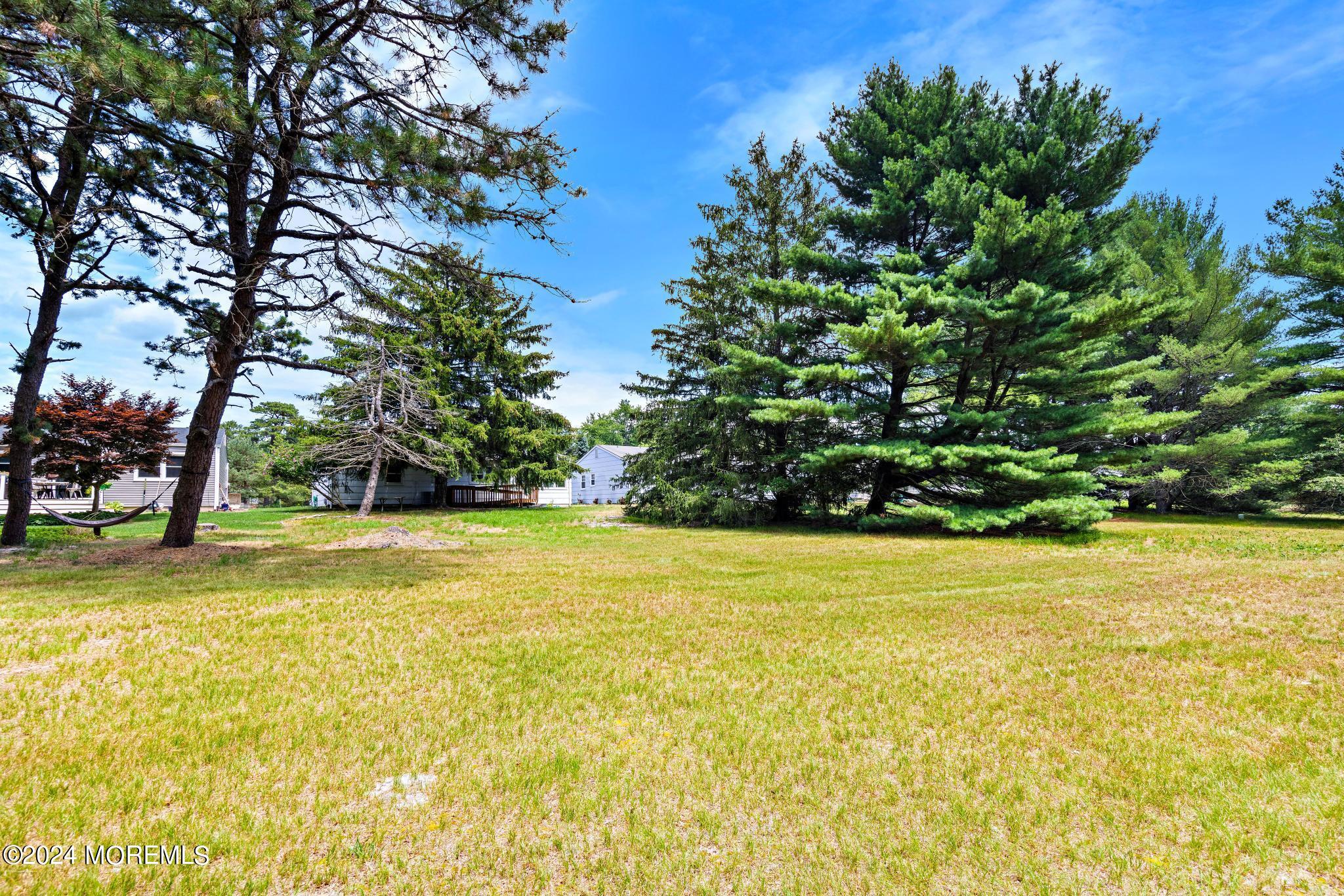 1141 Edgebrook Drive S