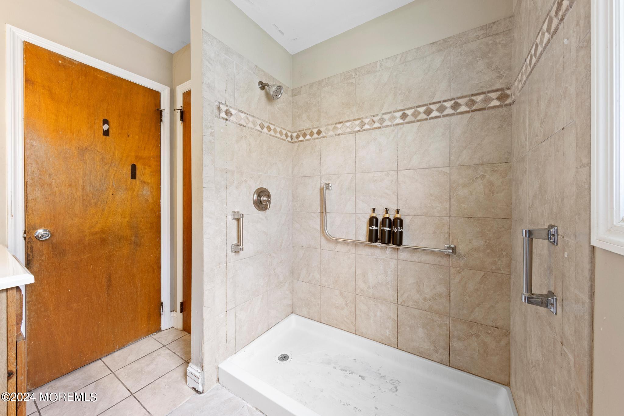1141 Edgebrook Drive S