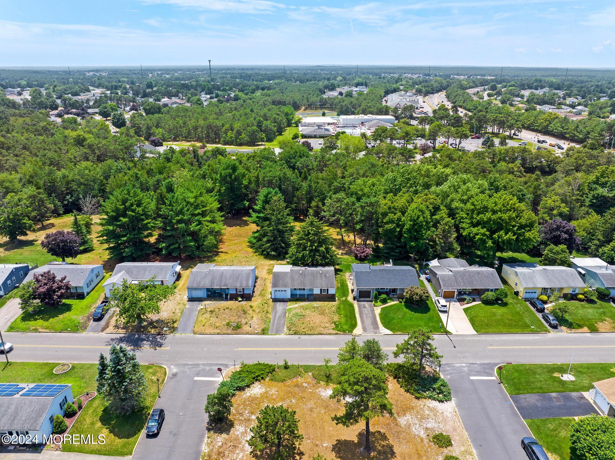 1141 Edgebrook Drive S