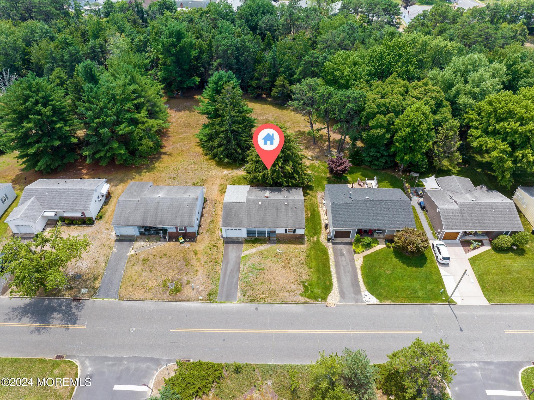 1141 Edgebrook Drive S