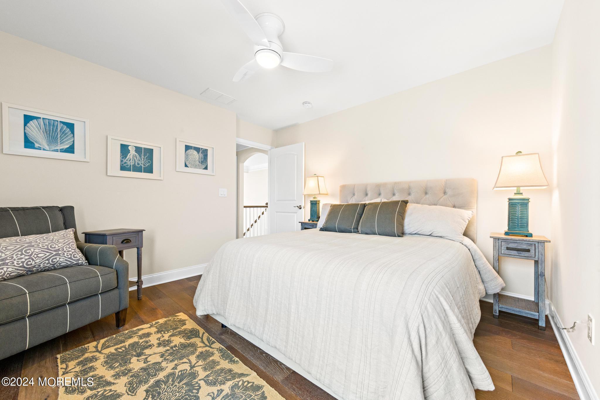 7 W Ryerson Lane