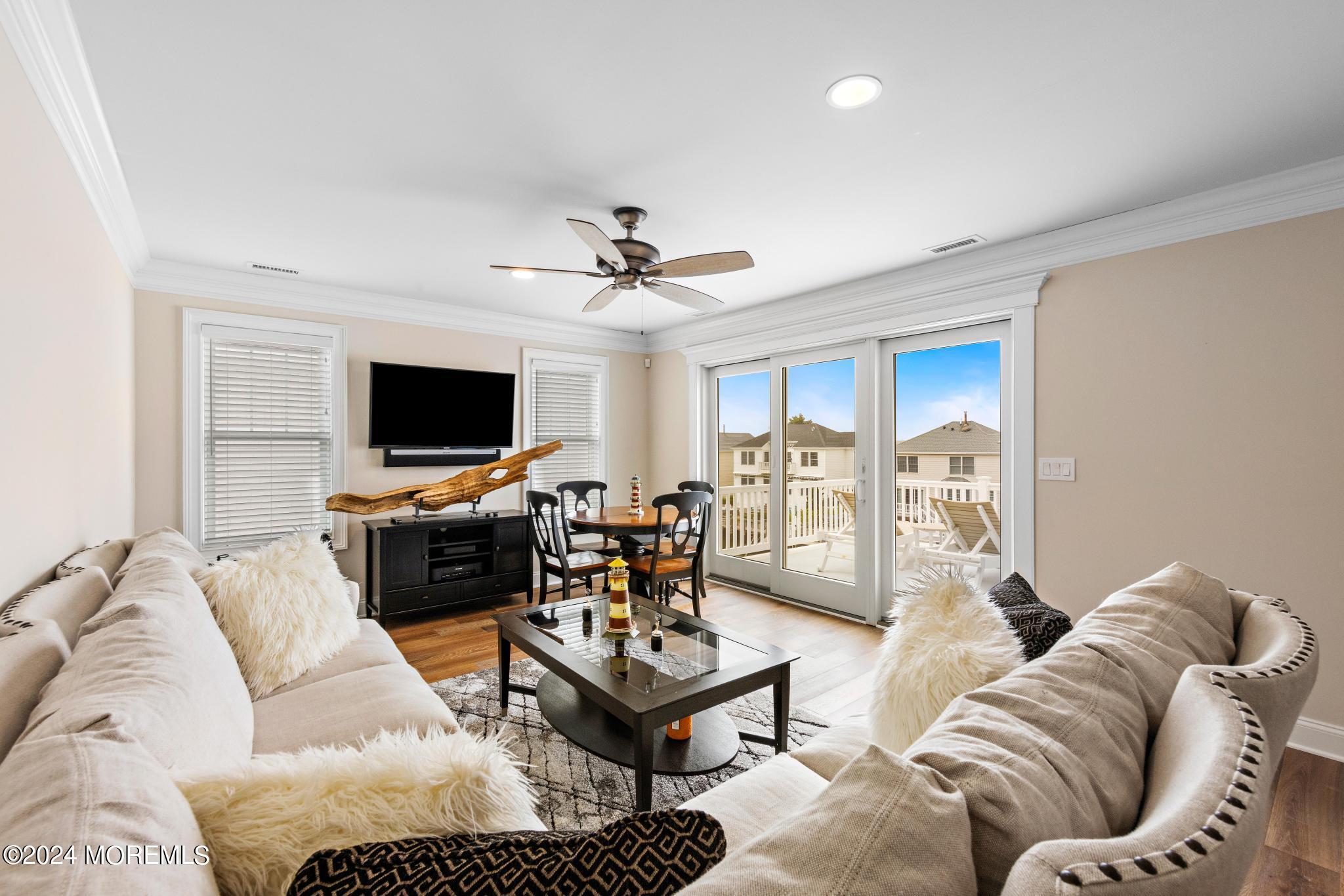 7 W Ryerson Lane