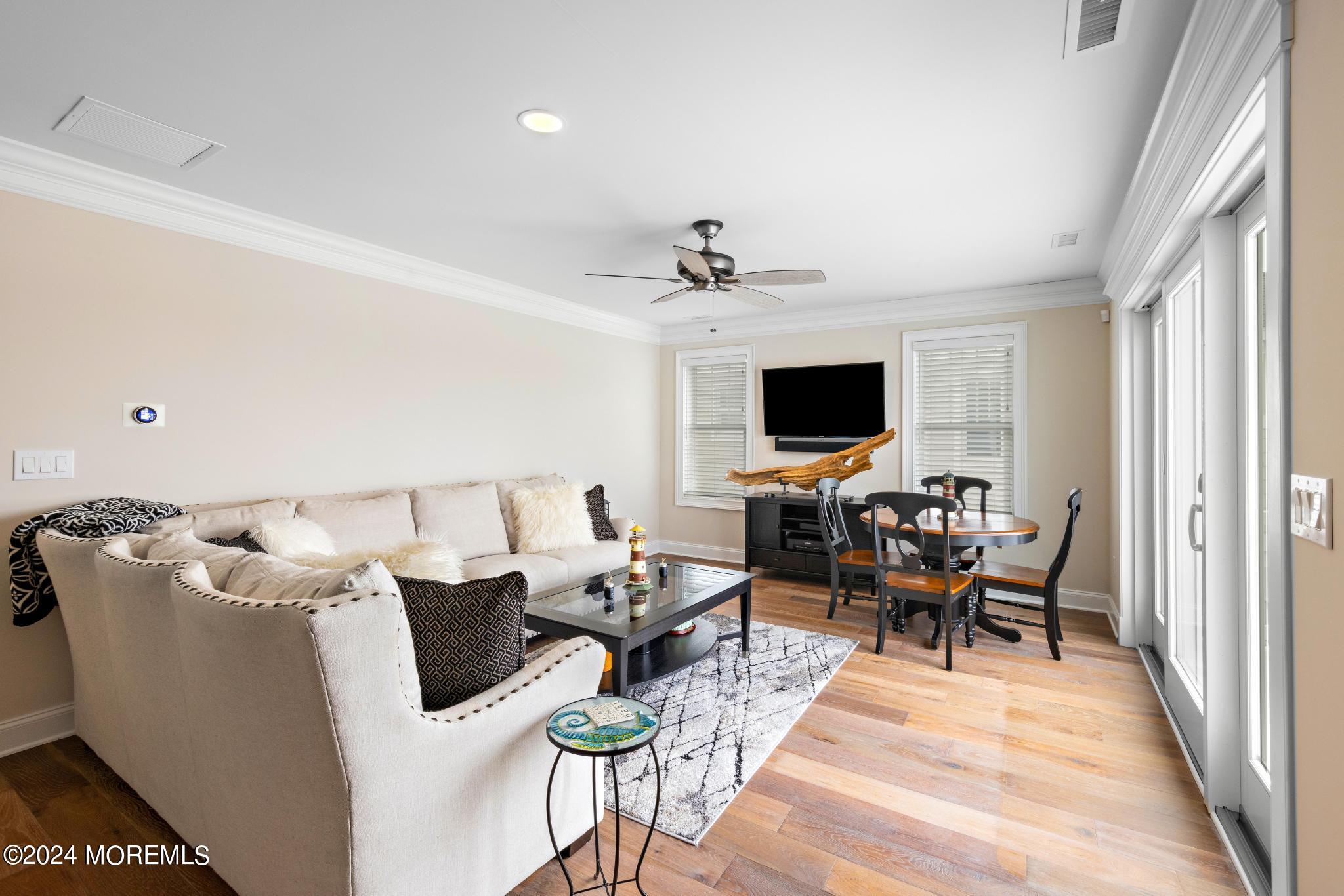 7 W Ryerson Lane