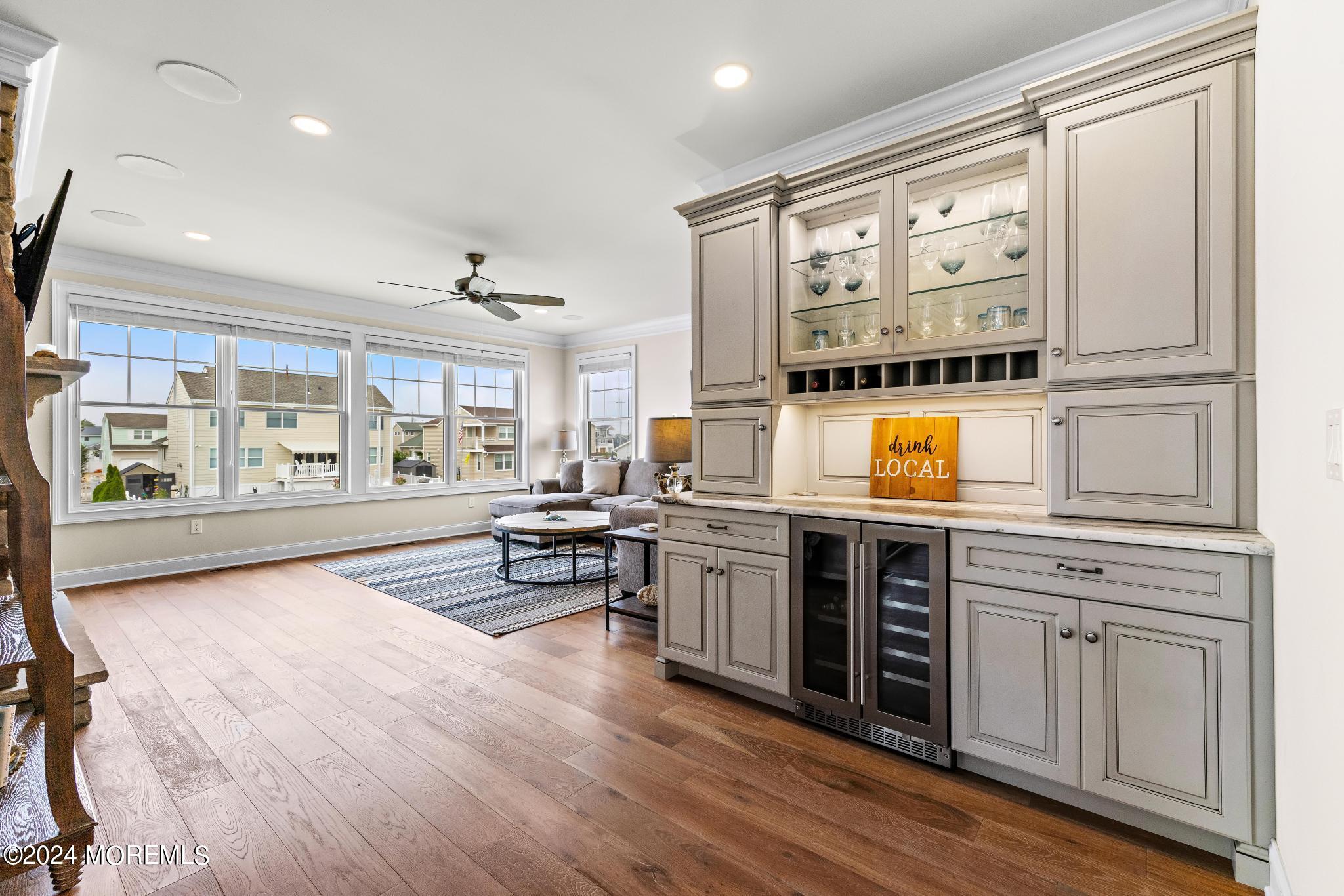 7 W Ryerson Lane