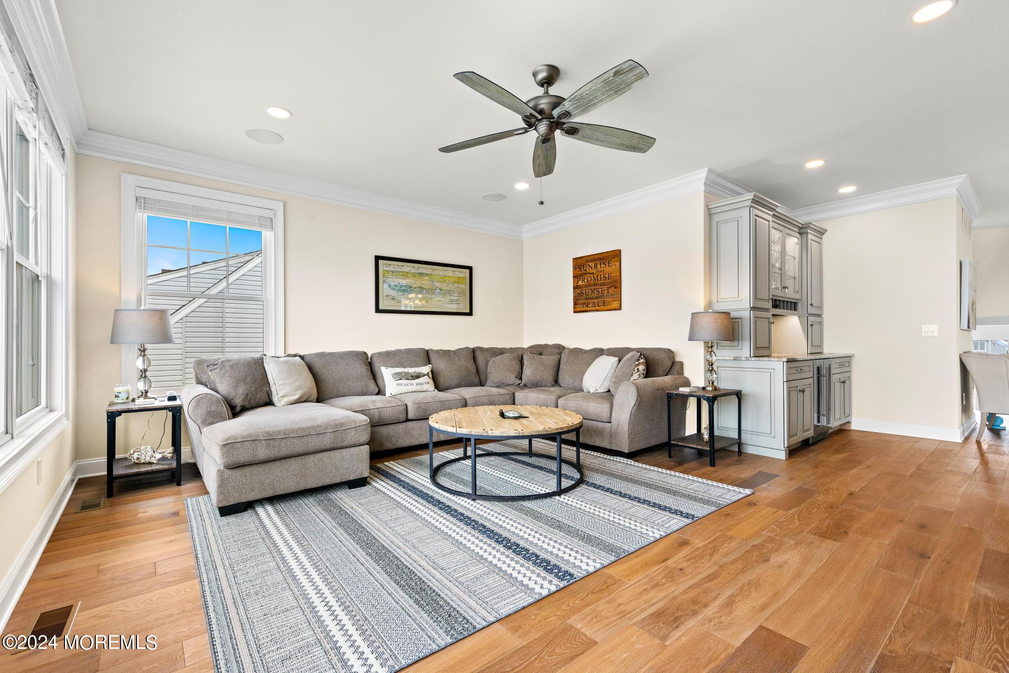 7 W Ryerson Lane
