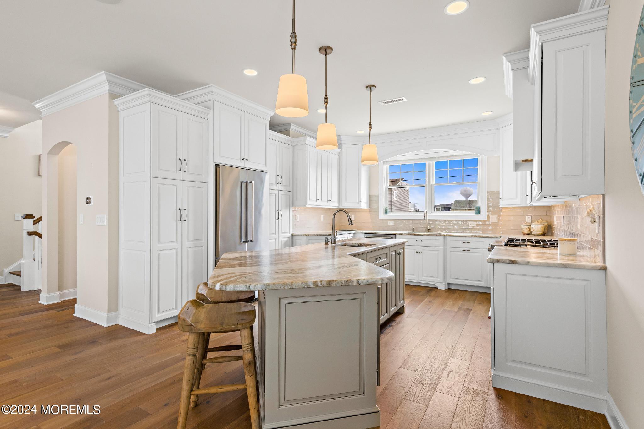 7 W Ryerson Lane
