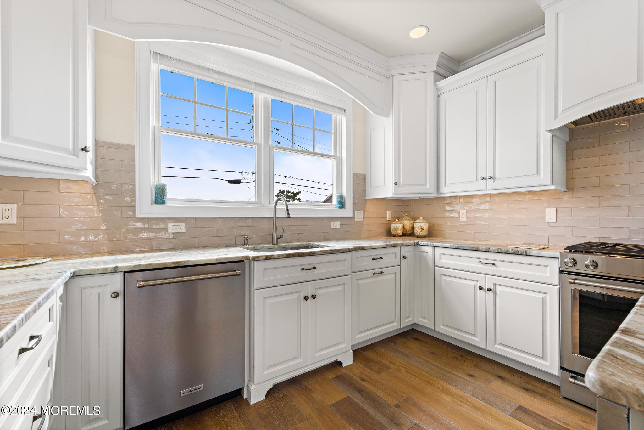 7 W Ryerson Lane