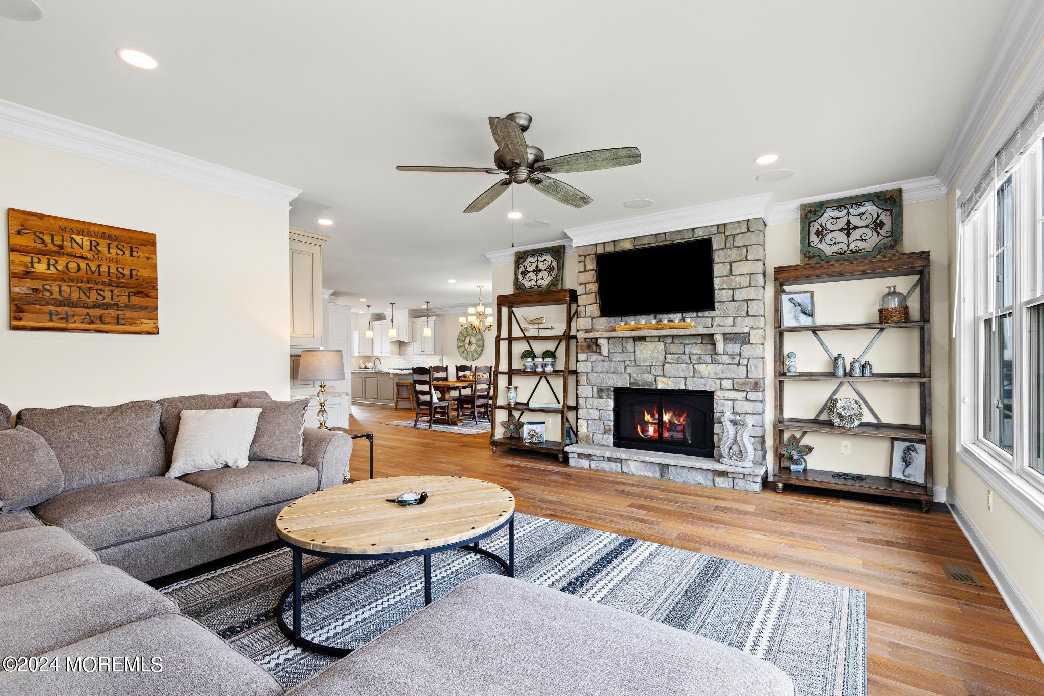 7 W Ryerson Lane