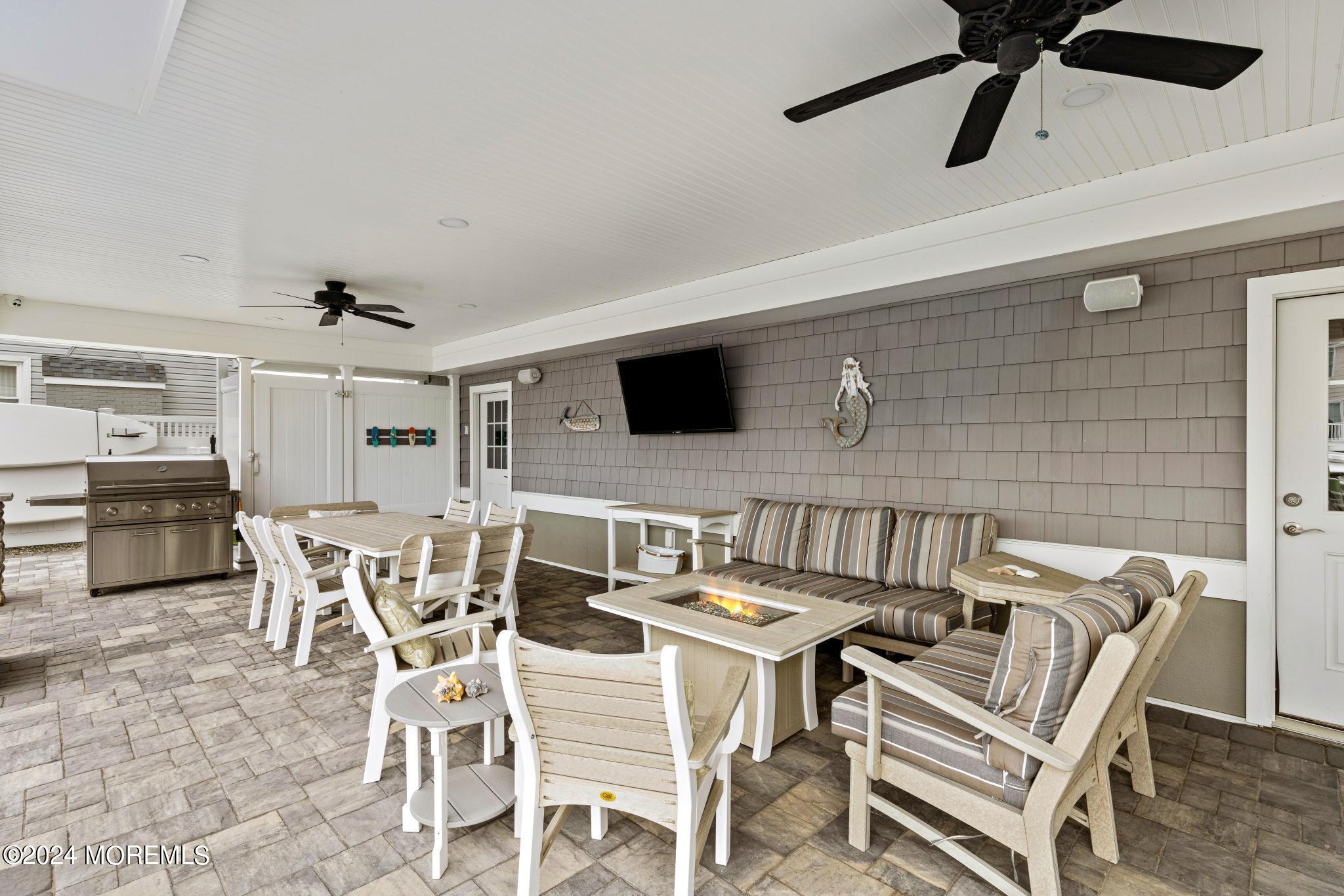 7 W Ryerson Lane