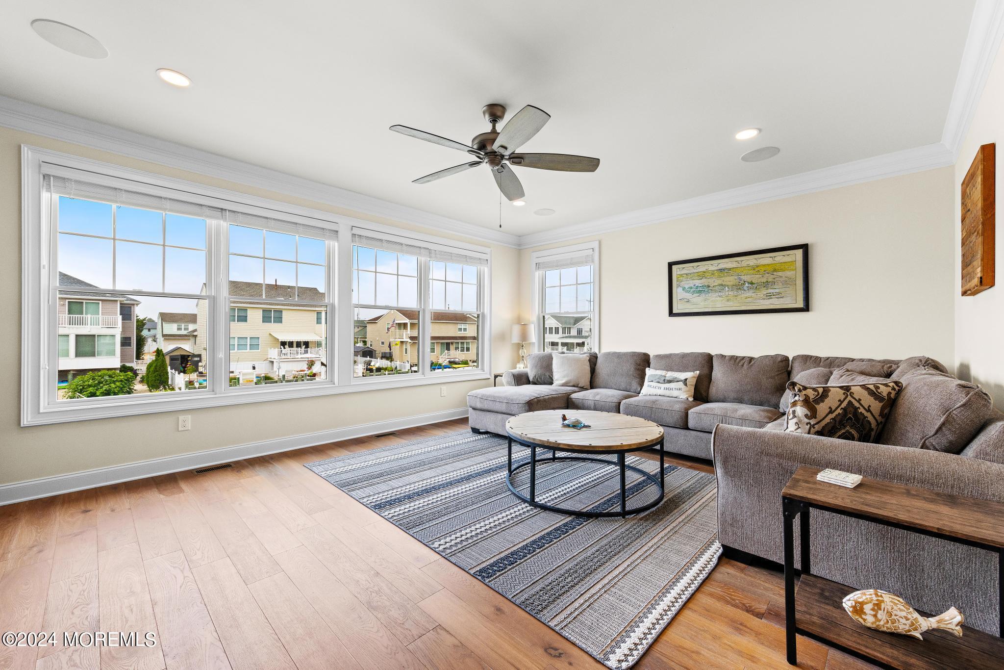 7 W Ryerson Lane