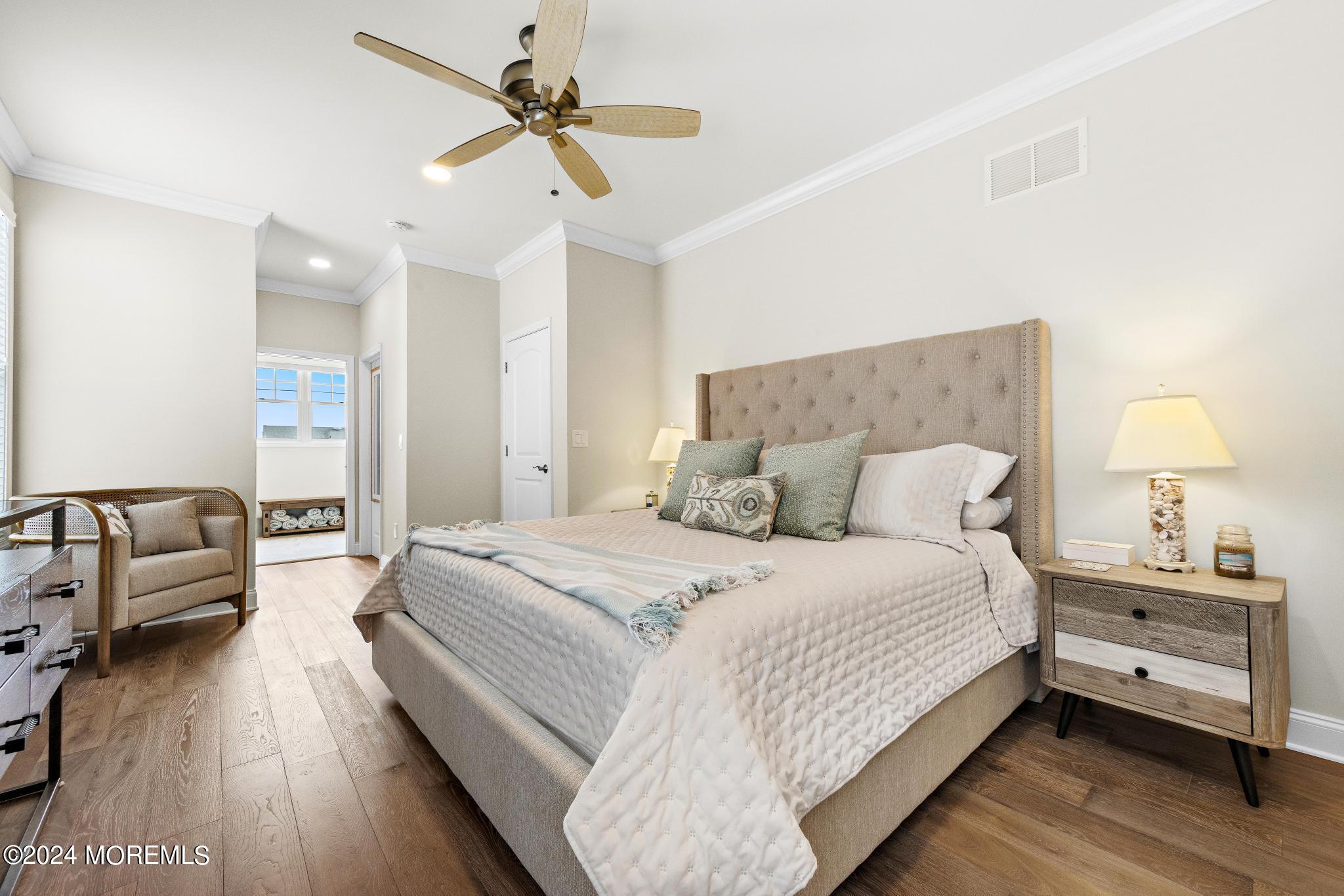 7 W Ryerson Lane