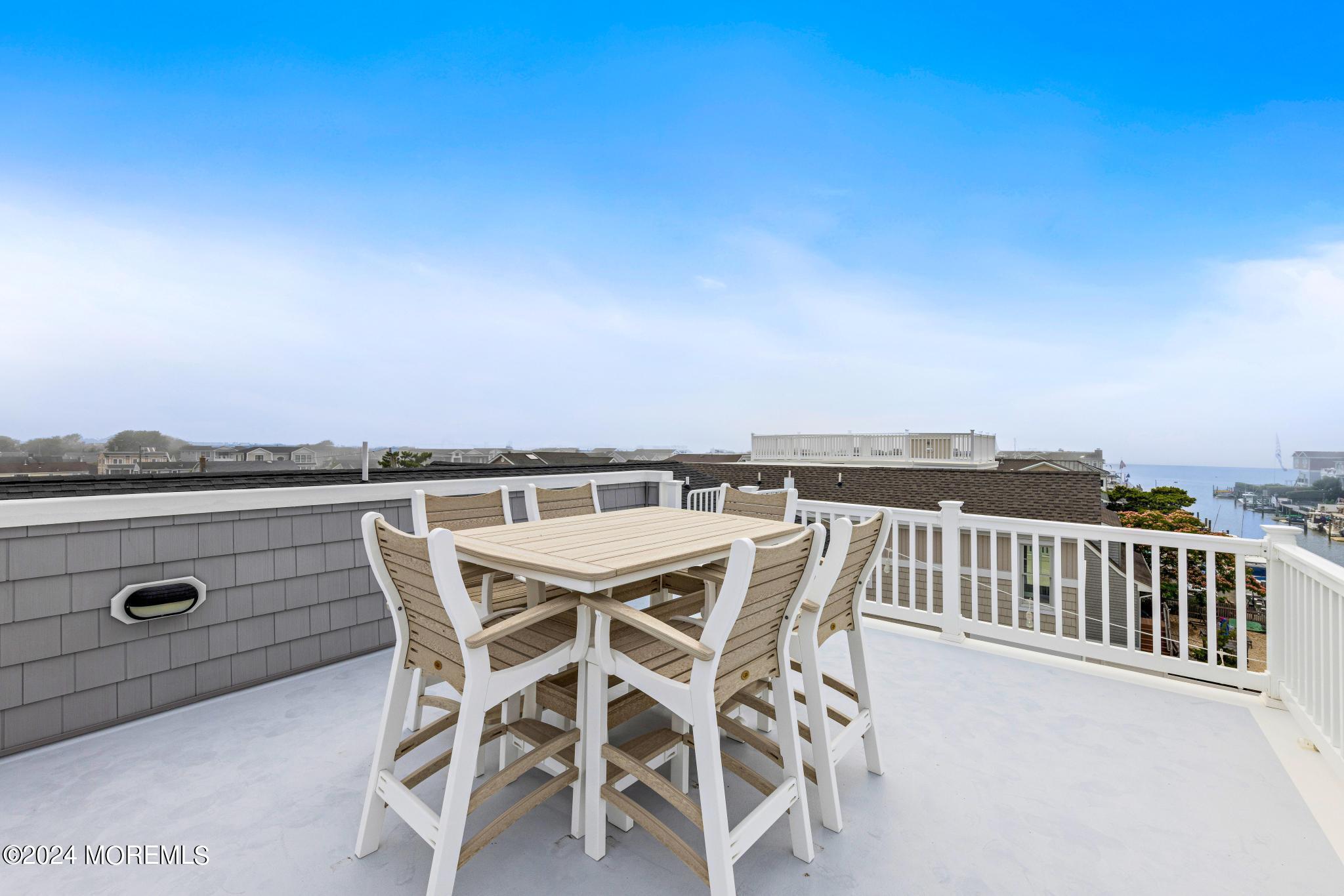7 W Ryerson Lane