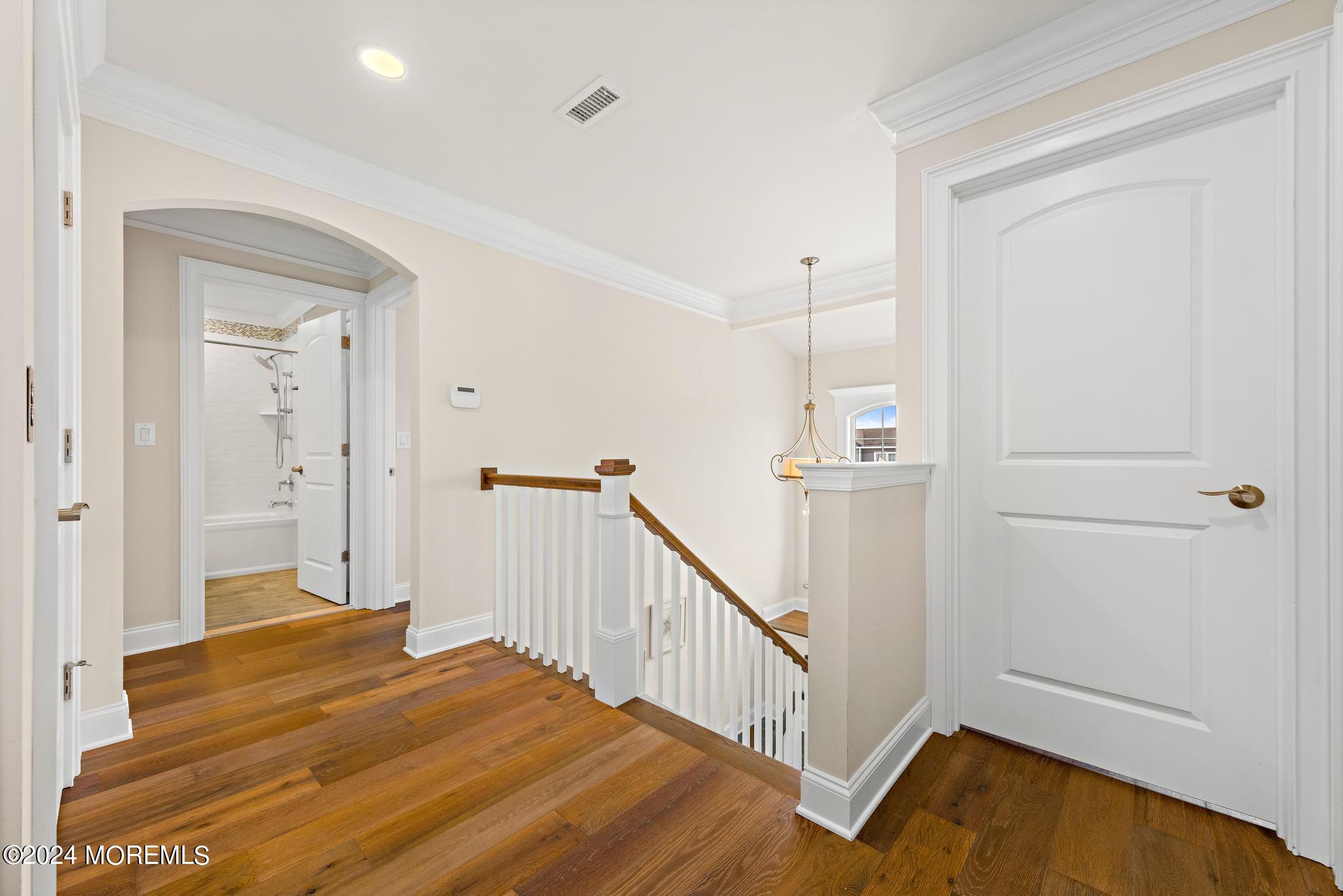 7 W Ryerson Lane