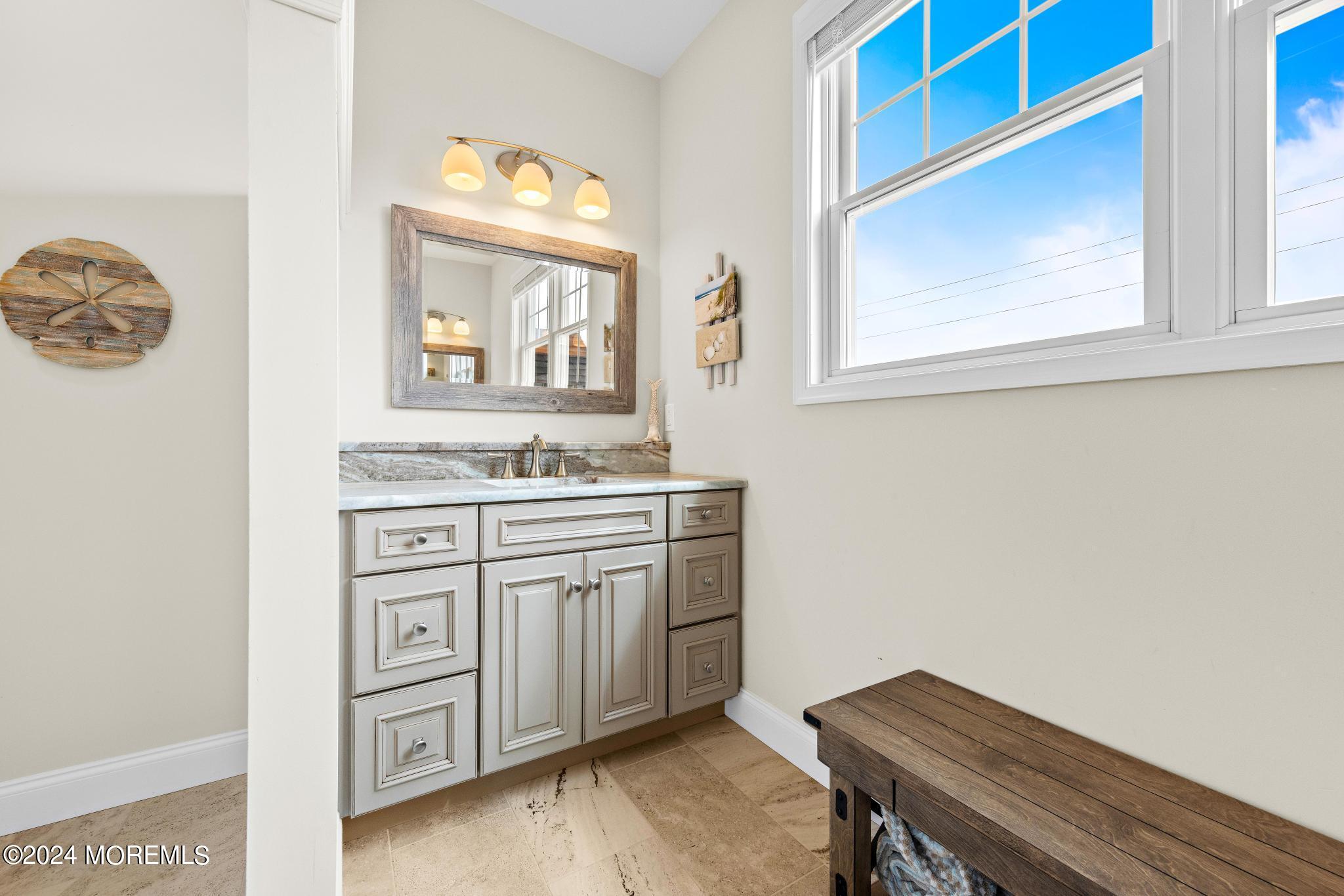 7 W Ryerson Lane