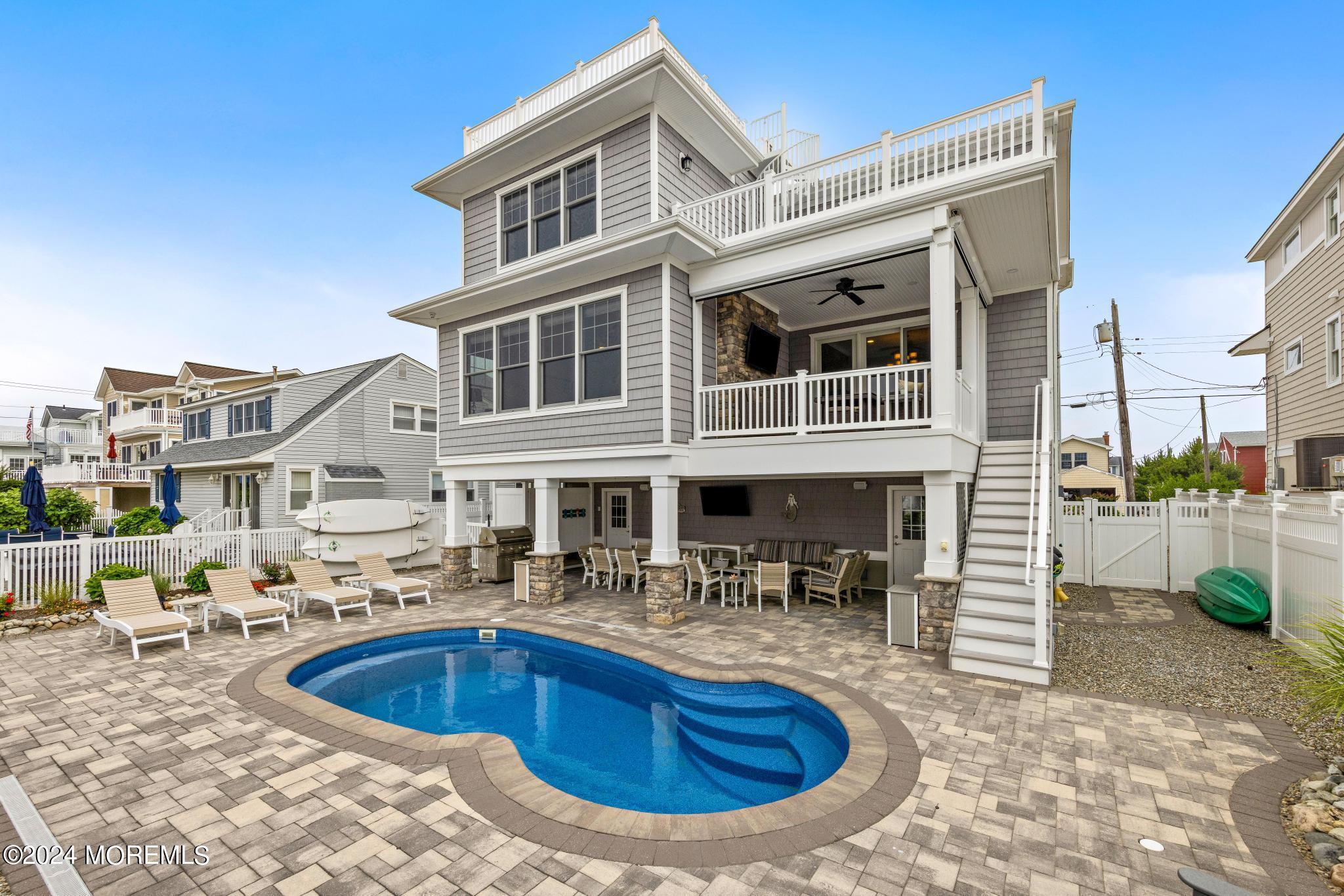 7 W Ryerson Lane