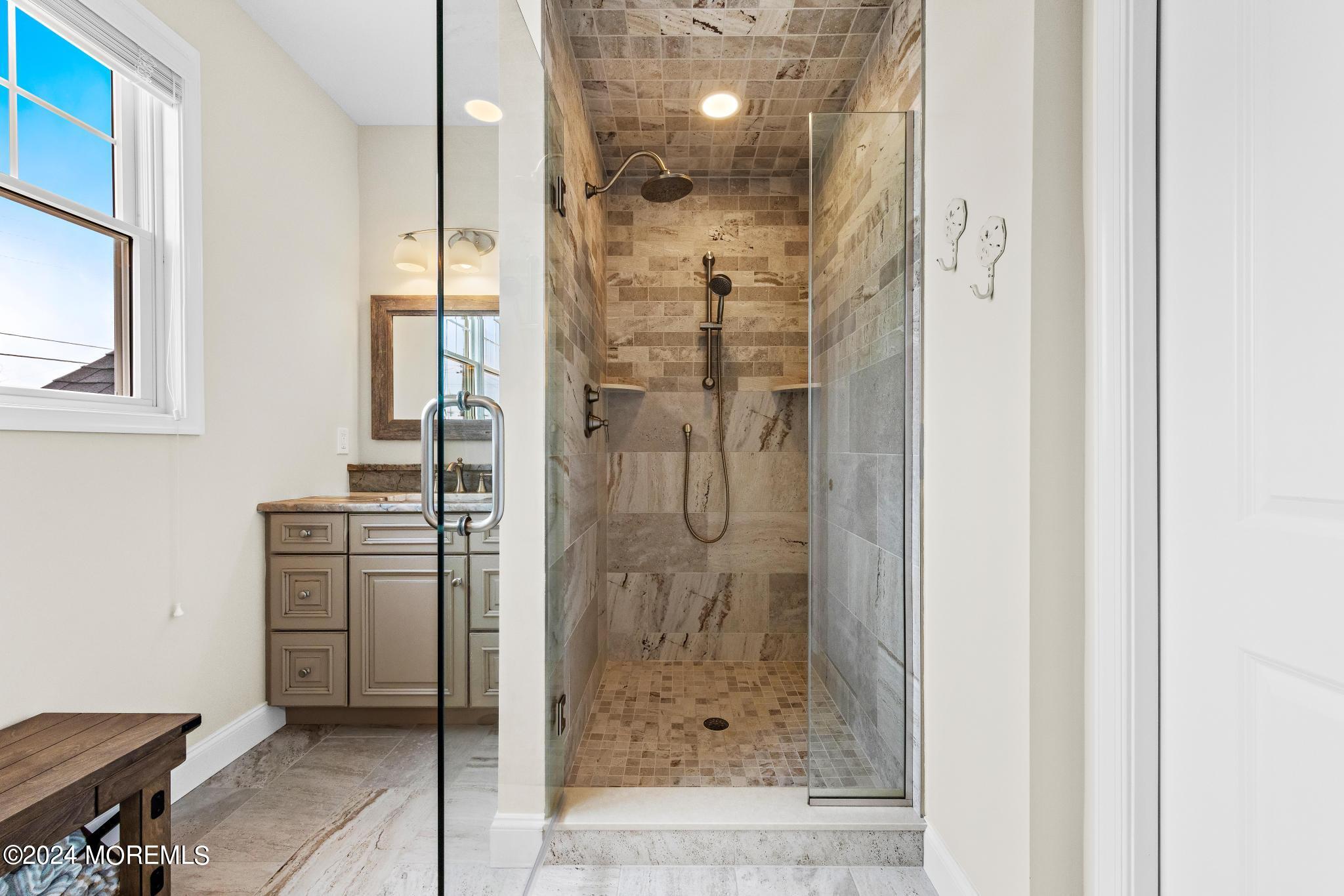 7 W Ryerson Lane