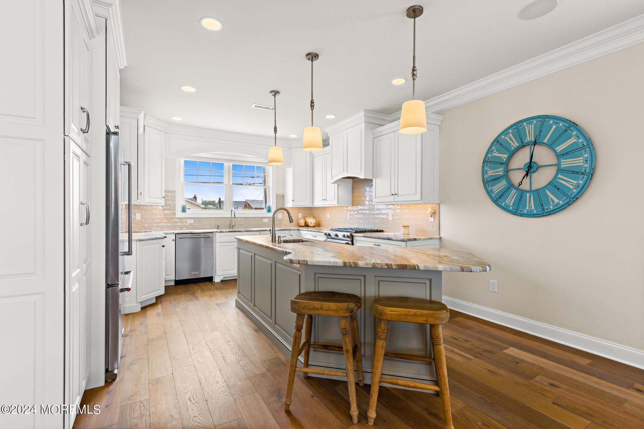 7 W Ryerson Lane