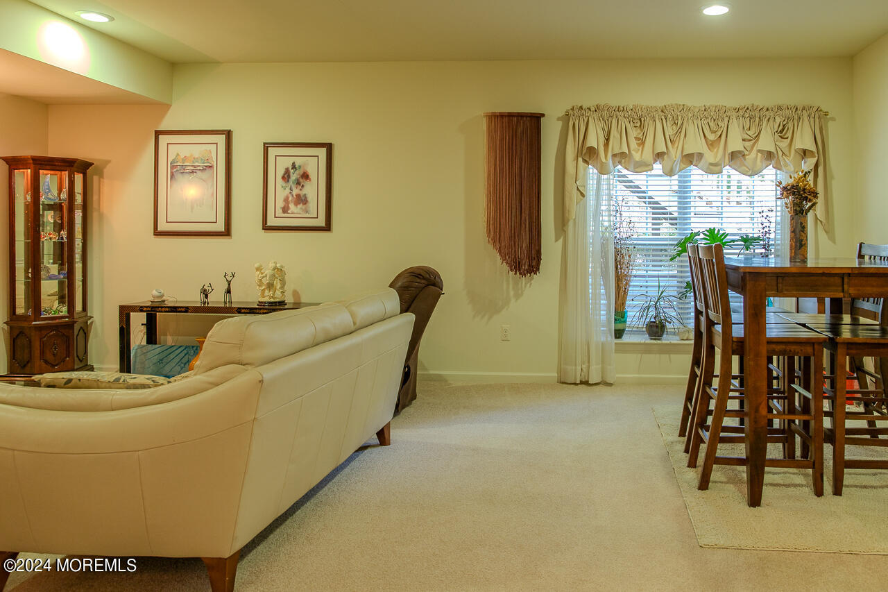 294 Hawthorne Lane