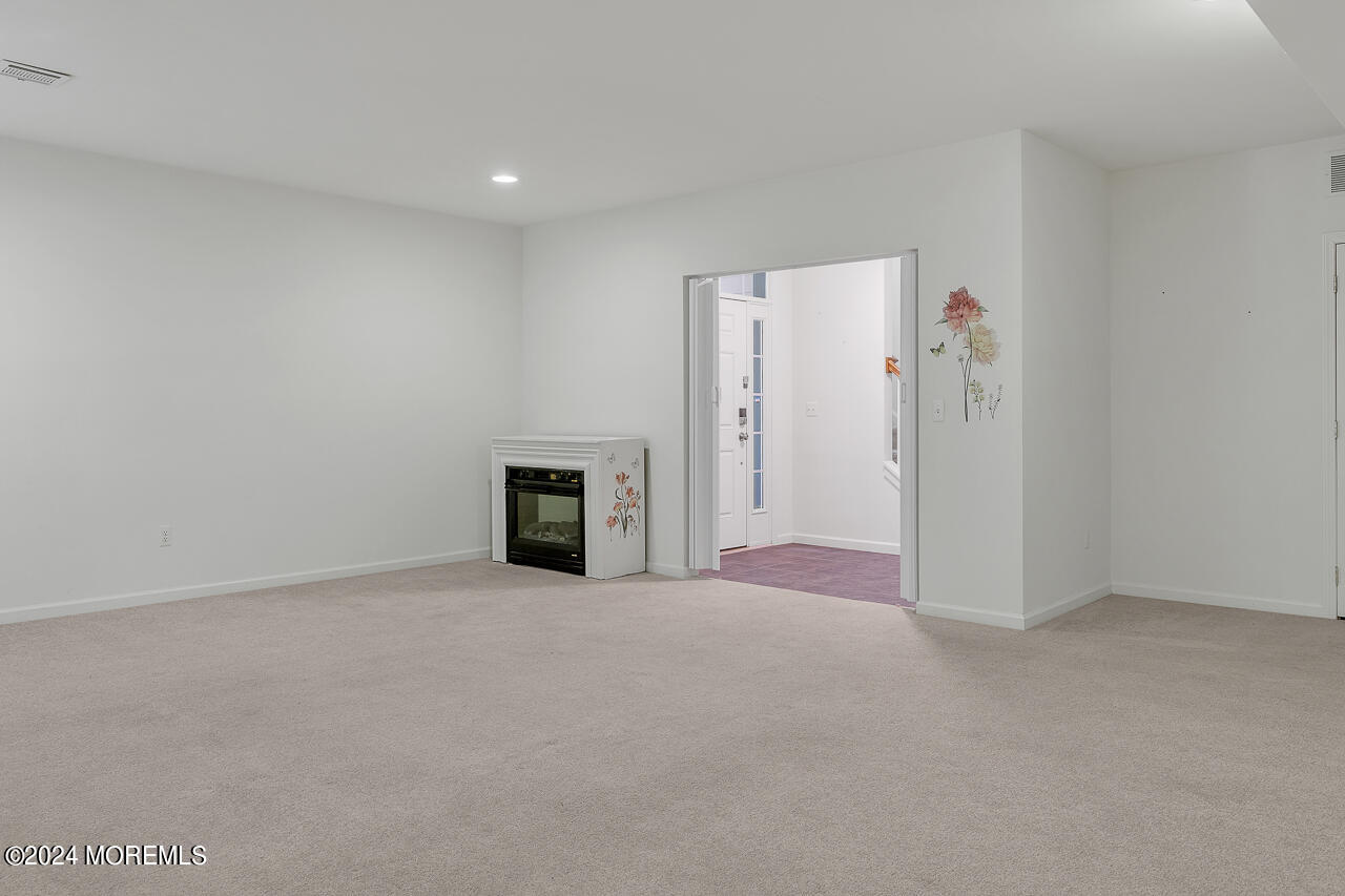 294 Hawthorne Lane