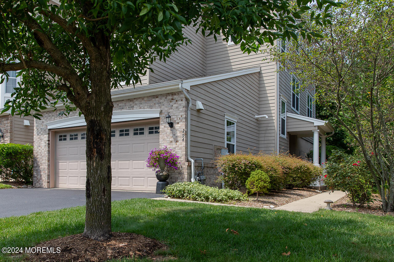 294 Hawthorne Lane