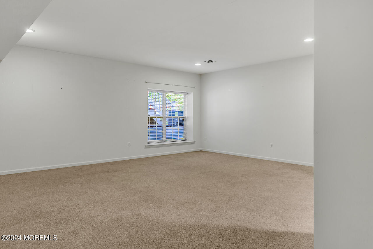 294 Hawthorne Lane