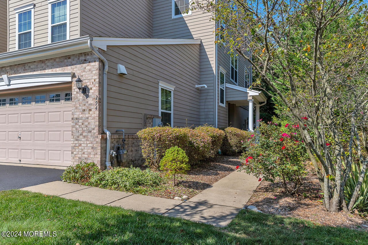 294 Hawthorne Lane
